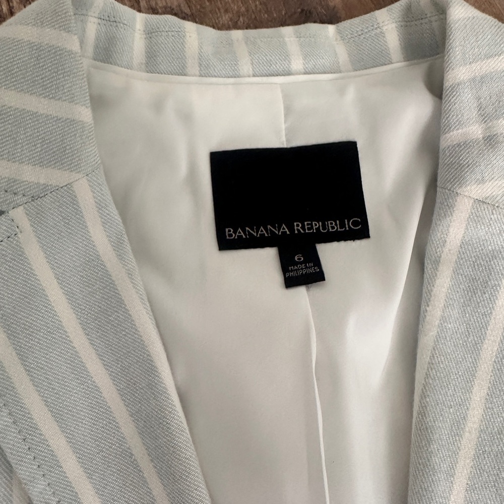 Banana Republic Striped White Blazer size 6 - Picture 2 of 6